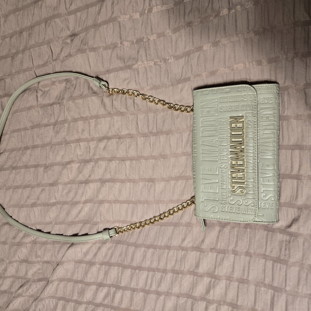 Gray Steve Madden Crossbody Bag with Chain Strap and Structured Shape